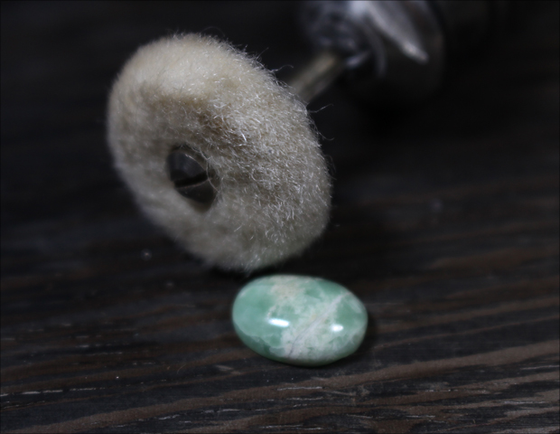 糸魚川翡翠-天然石の磨き方